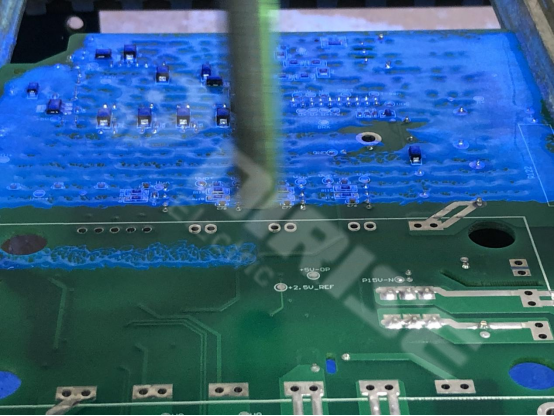 變頻器生產(chǎn)廠家德瑞斯的三防漆涂層工藝